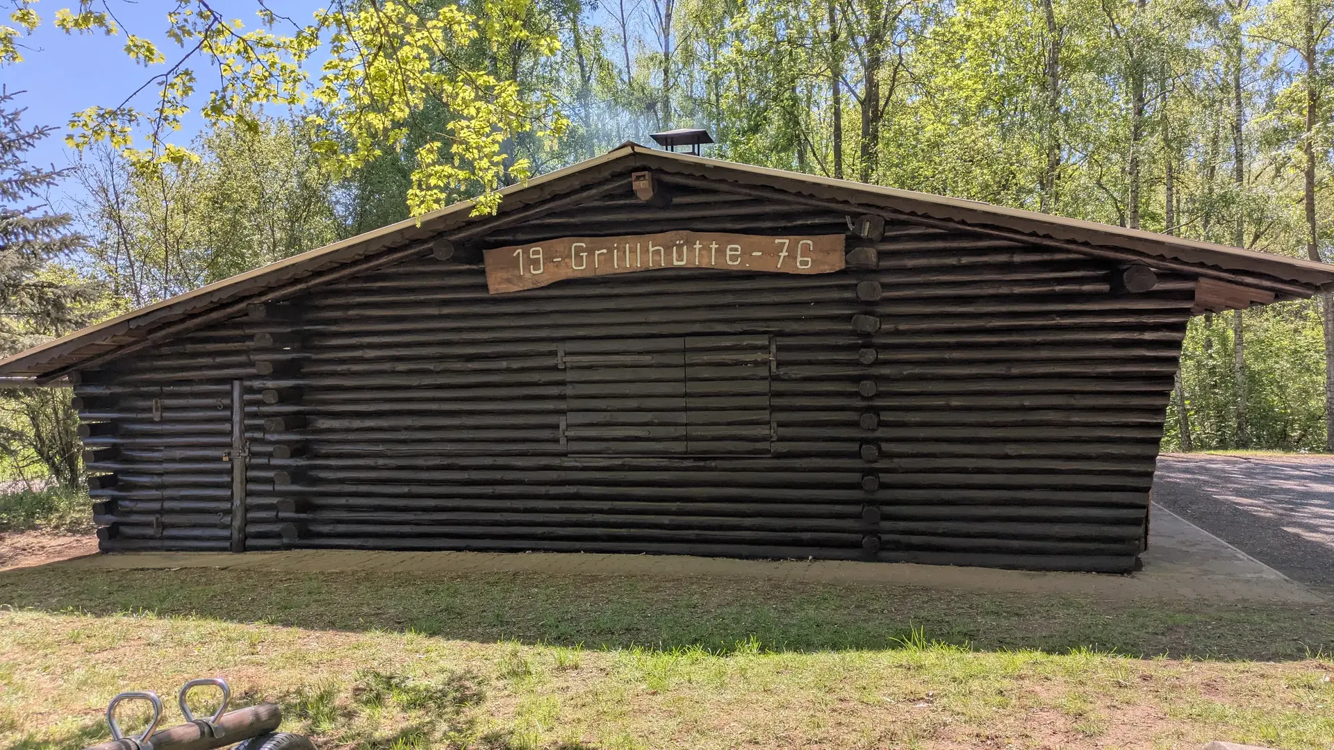 Seitenansicht Grillhütte