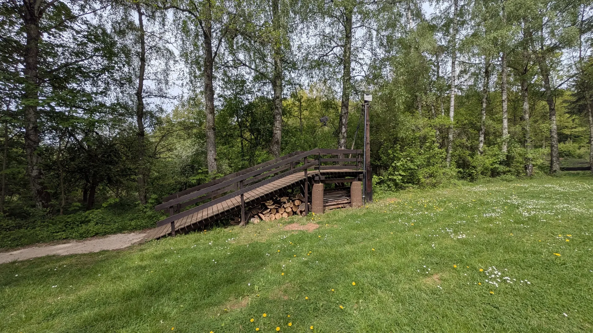 Seilbahn auf dem Außengelände der Grillhütte Gute Hoffnung Münster